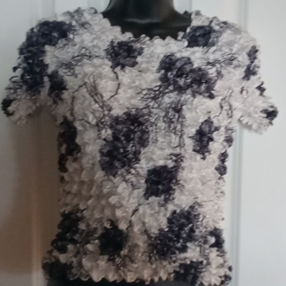 Vintage Y2K Elegant Black and White Textured Women's Top